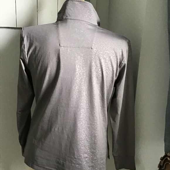 Gray three-quarter zip performance top - Picture 5 of 8